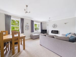 Lounge/Diner- click for photo gallery